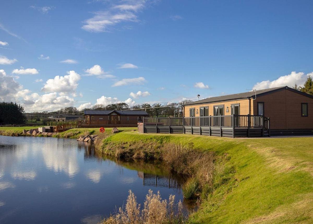 Hôtel Westlands Country Park à Annan Extérieur photo