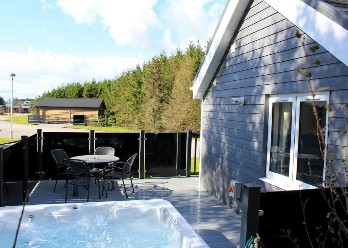 Hôtel Westlands Country Park à Annan Extérieur photo