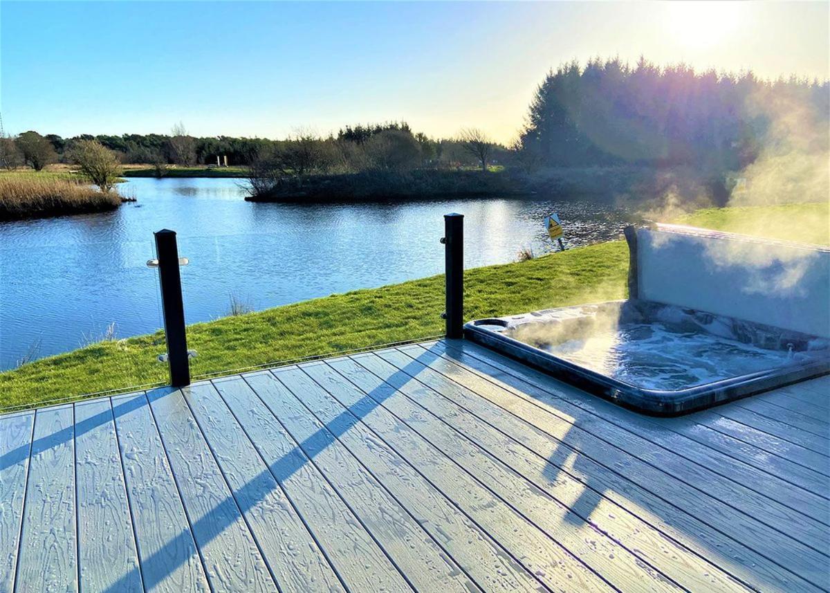 Hôtel Westlands Country Park à Annan Extérieur photo