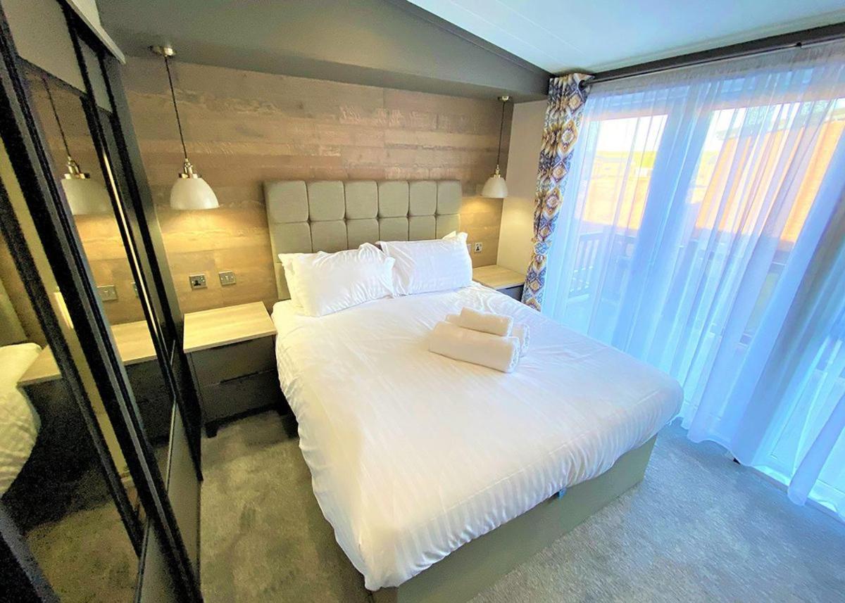 Hôtel Westlands Country Park à Annan Extérieur photo