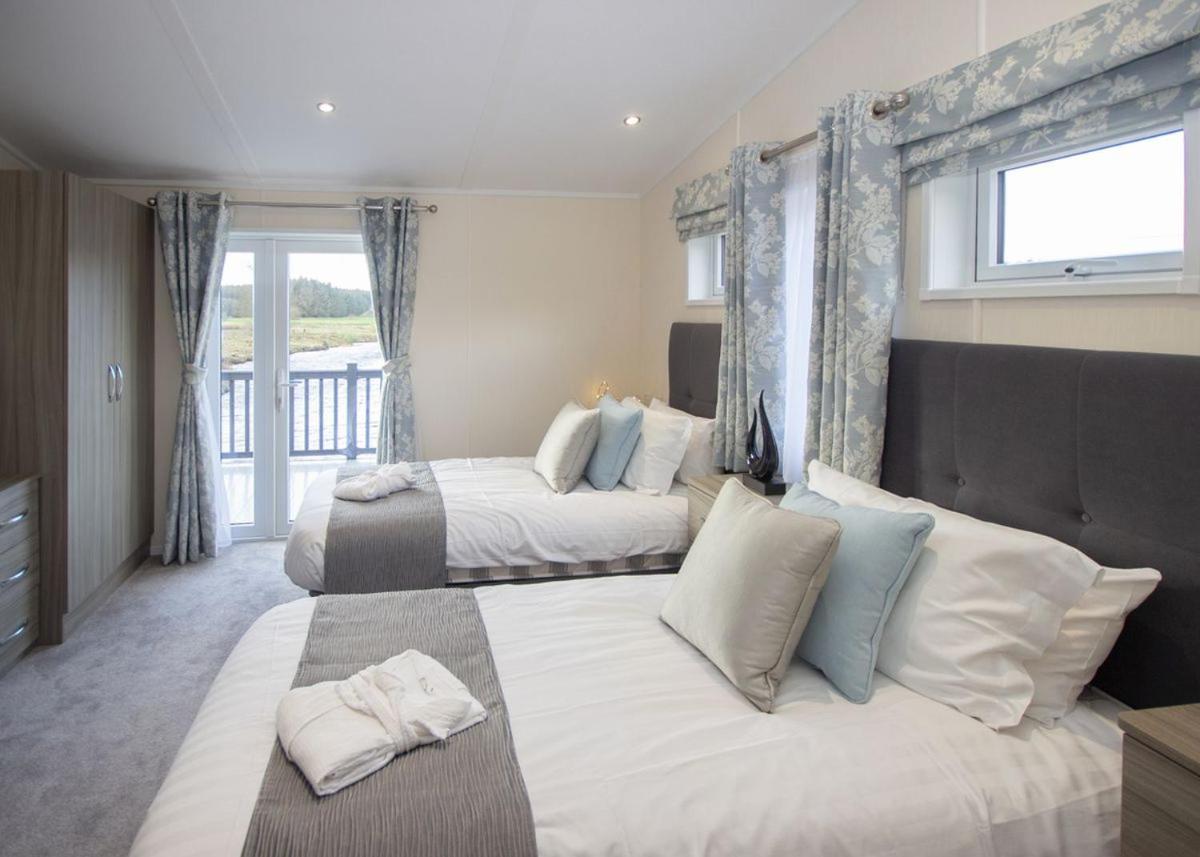 Hôtel Westlands Country Park à Annan Extérieur photo