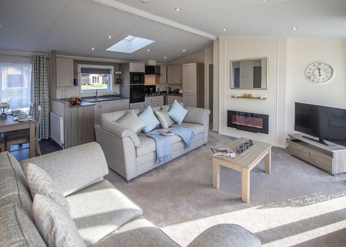 Hôtel Westlands Country Park à Annan Extérieur photo