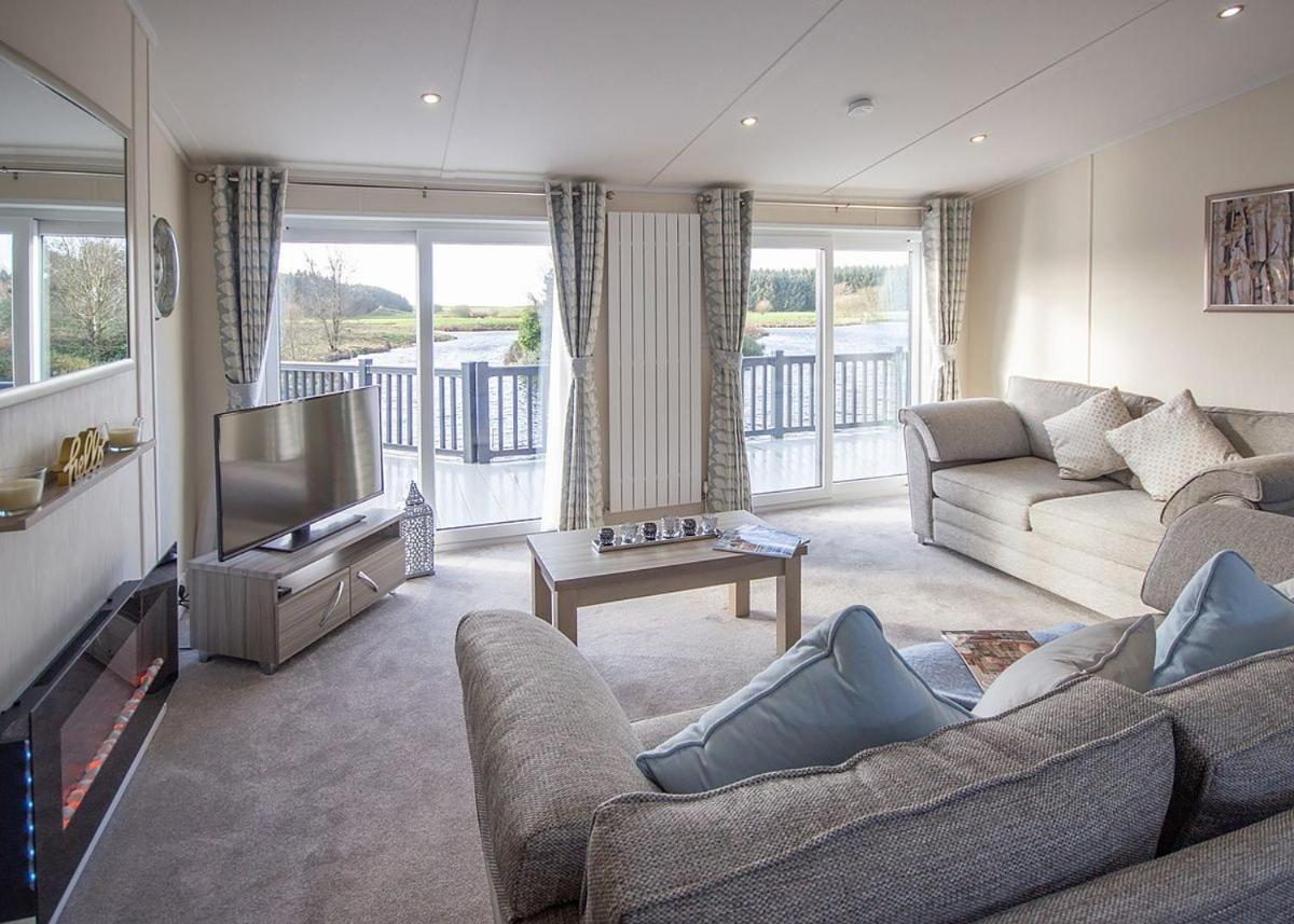 Hôtel Westlands Country Park à Annan Extérieur photo
