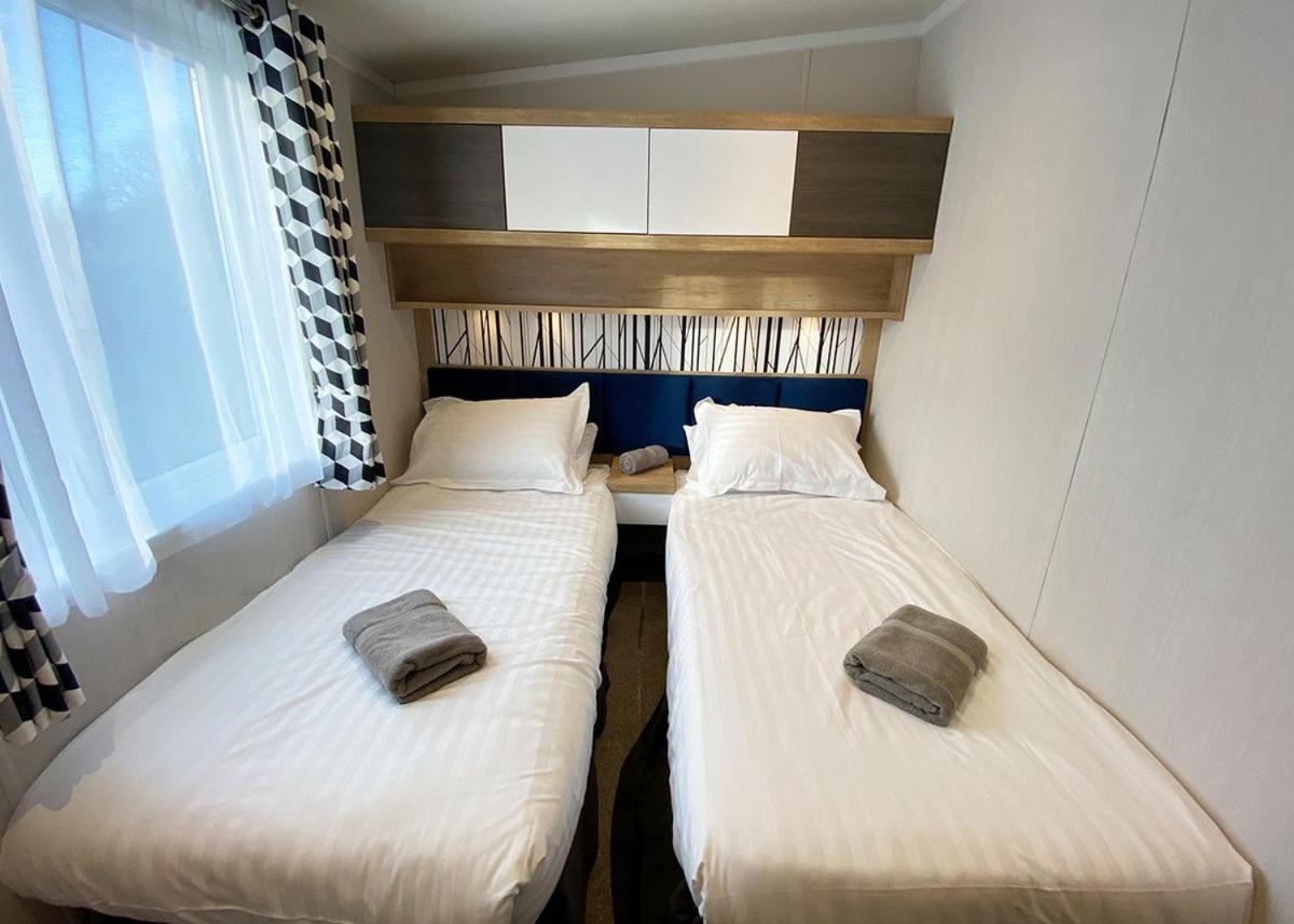 Hôtel Westlands Country Park à Annan Extérieur photo