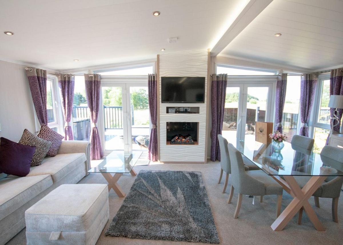Hôtel Westlands Country Park à Annan Extérieur photo