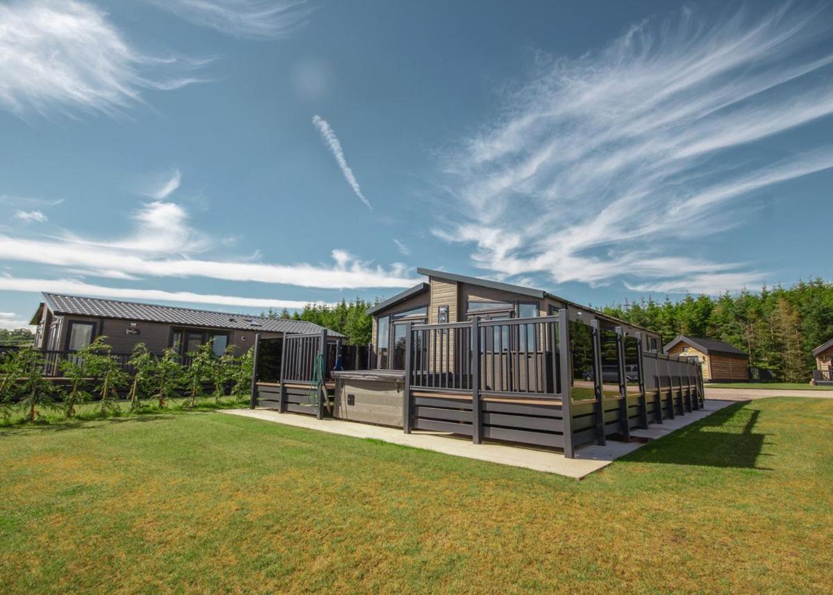 Hôtel Westlands Country Park à Annan Extérieur photo