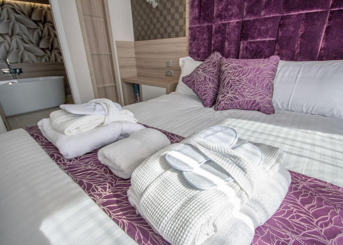 Hôtel Westlands Country Park à Annan Extérieur photo