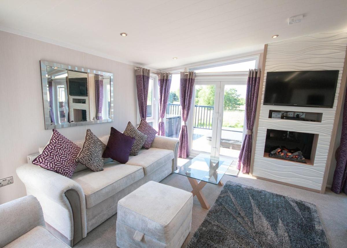 Hôtel Westlands Country Park à Annan Extérieur photo