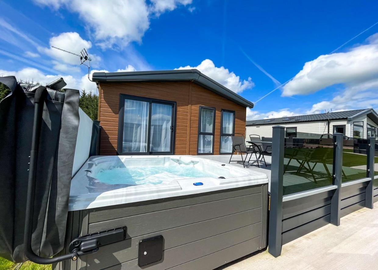 Hôtel Westlands Country Park à Annan Extérieur photo